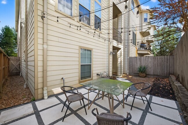 Building Photo - 410 Fowler St