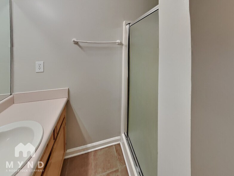 Building Photo - 540 Washington Dr