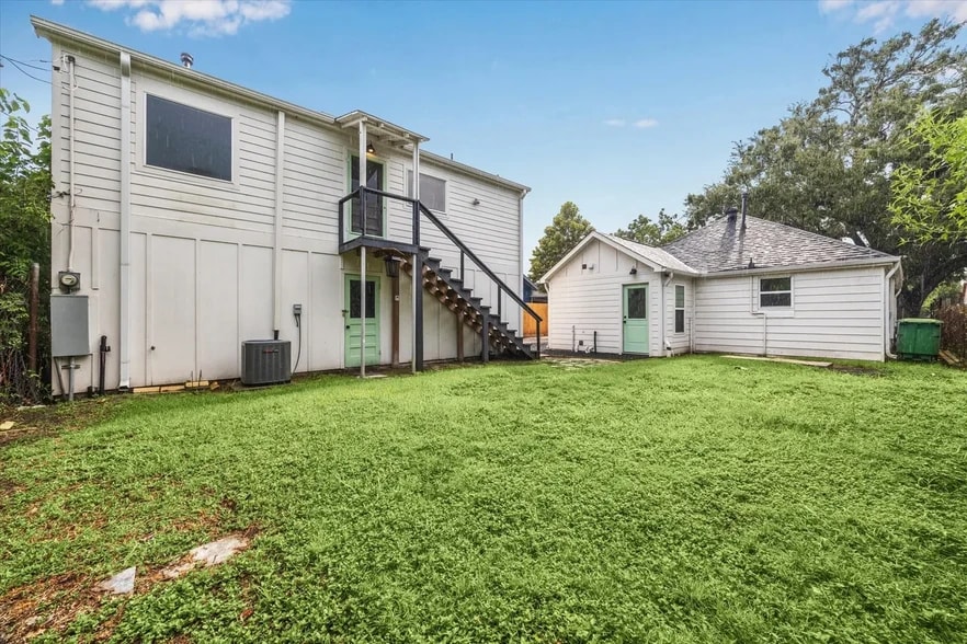 Backyard - 4610 Siegel St