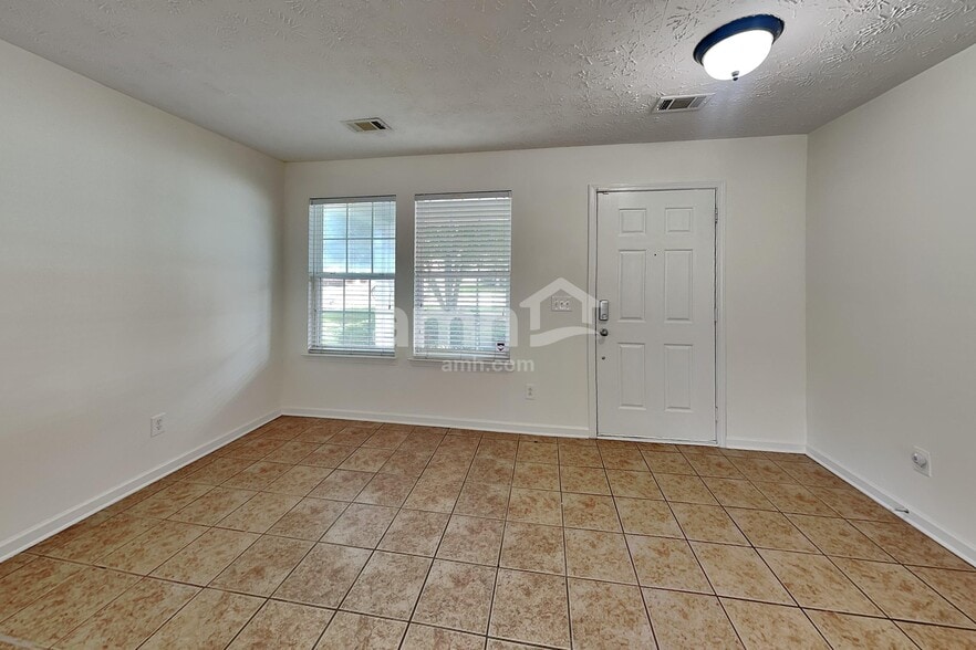 Building Photo - 2641 Farmstead Ct