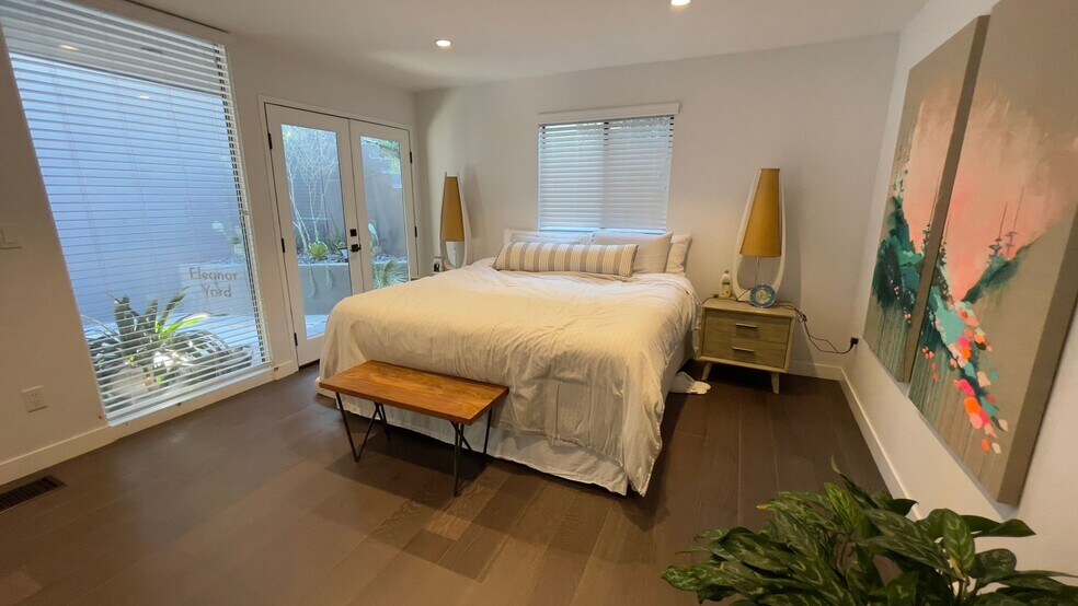 Building Photo - Live in the 90210! Stunning Modern Newly Renovated 2 Bedroom plus bonus room home in Beverly Hills!