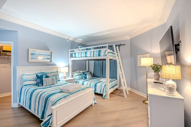 Building Photo - 10 N Forest Beach Dr