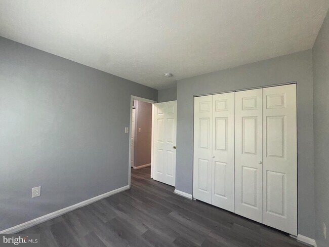 Building Photo - 7233 Mill Creek Ct