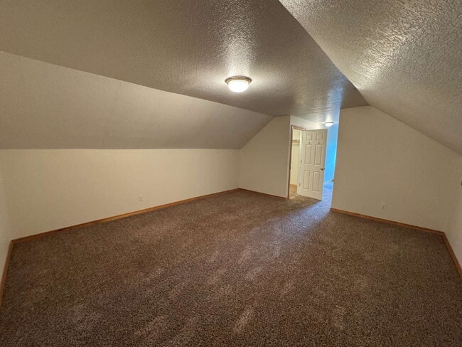 Building Photo - 2 Bedroom / 2 Bathroom Home with Loft & St...