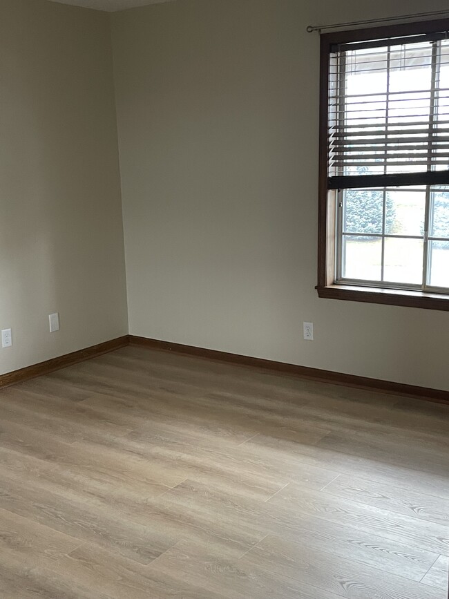 Masterbedroom - 515 W Highland Rd