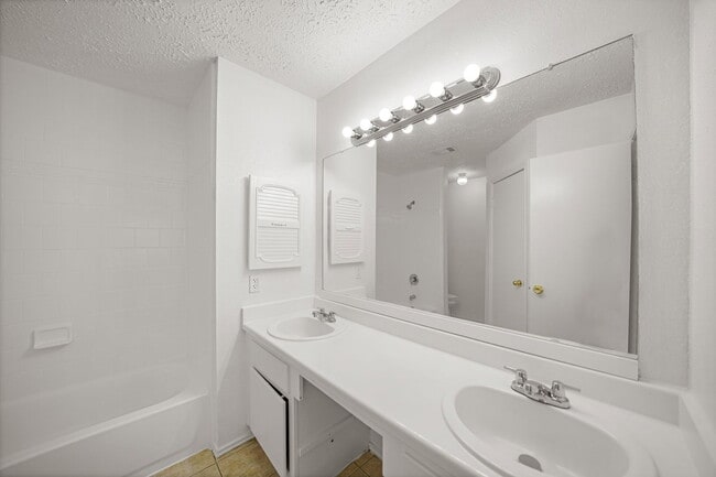 Building Photo - 20614 Park Row Blvd