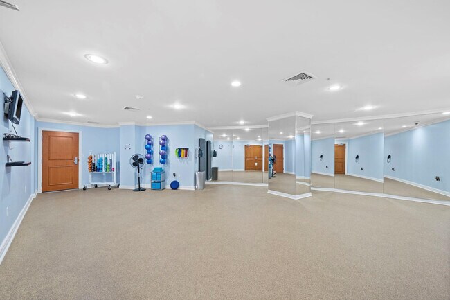 Building Photo - 347 N New River Dr E