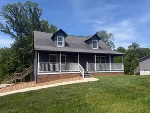 Building Photo - 3 Bedroom / 2.5 Bathroom - Home in Cookeville!