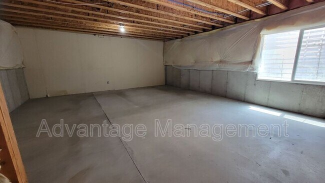 Building Photo - 251 Sunshine Dr