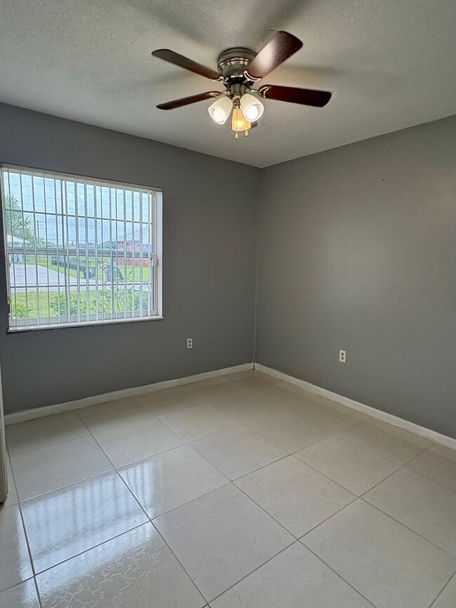 Building Photo - Spacious 3/2 on large lot in Paradise Park (Ft. Pierce) W/ LAWN CARE INCLUDED