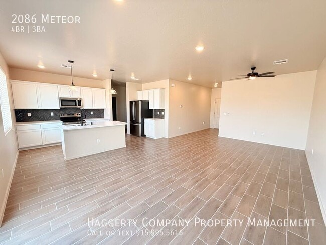 Building Photo - 2086 Meteor-