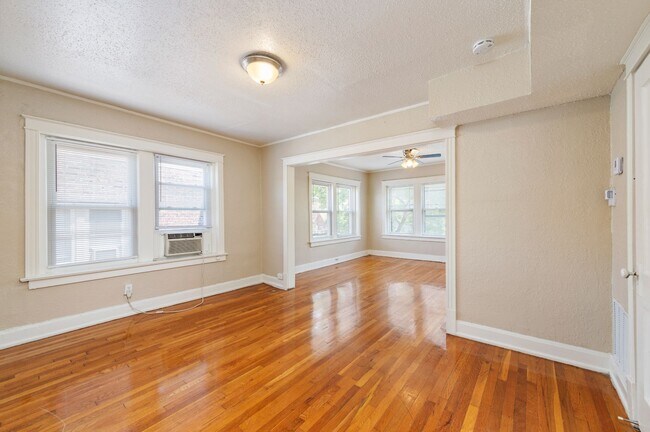 Interior Photo - VALENTINE