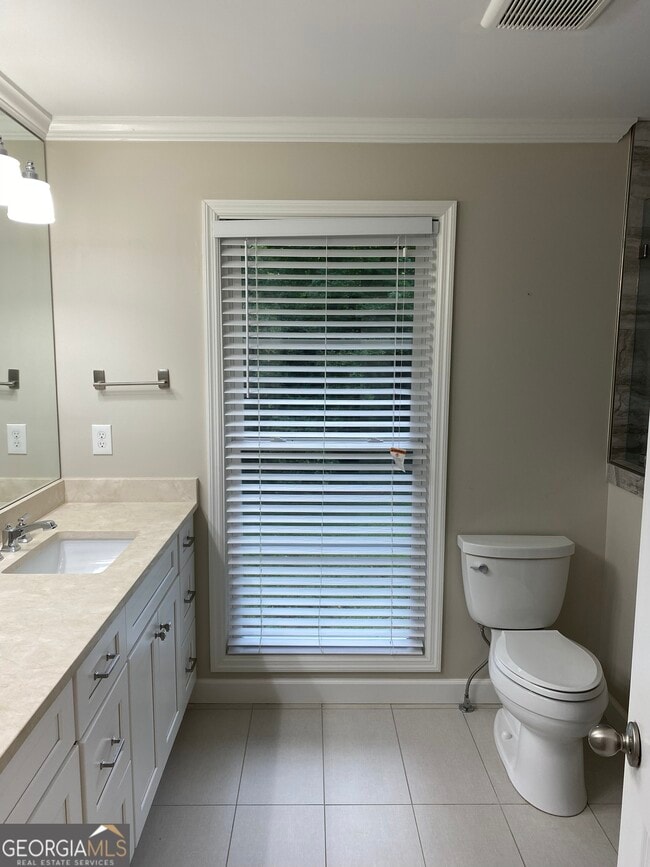 Building Photo - 2021 Woodbine Terrace NE