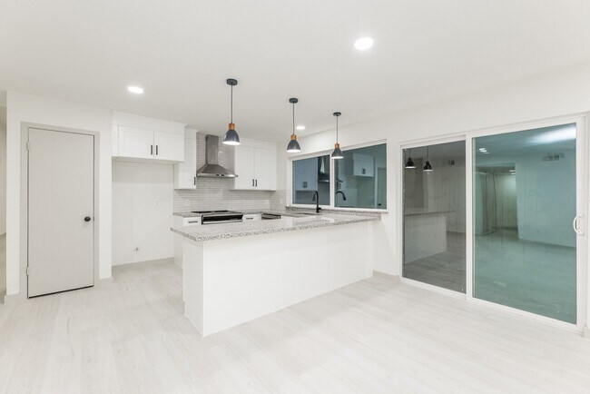 Building Photo - 7115 Falling Waters Dr