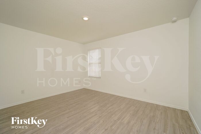 Building Photo - 2451 Lake Hls