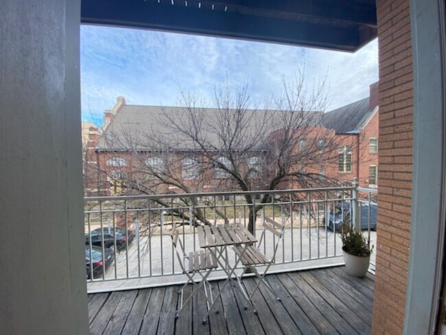 Building Photo - 627 Clara Ave