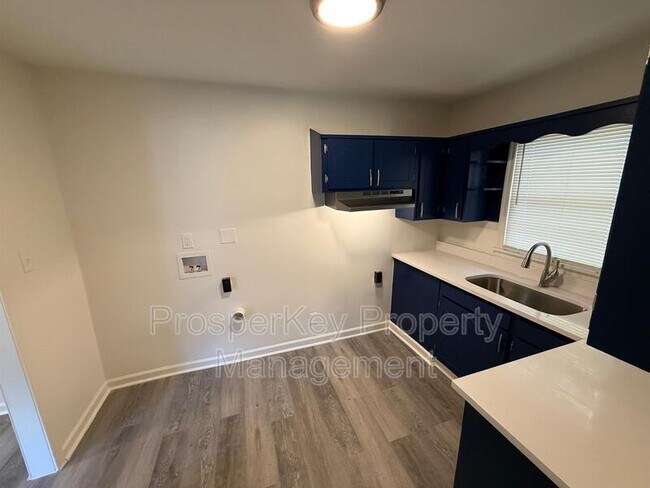 Building Photo - 828 Pamela Dr