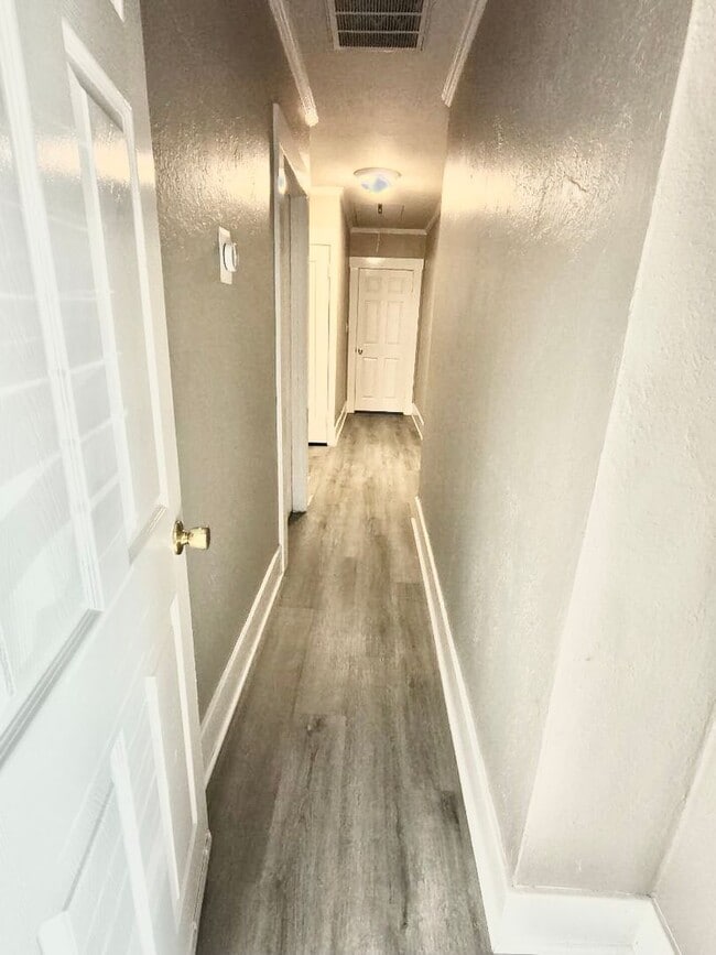 Building Photo - UPGRADED 2 BEDROOM 1 BATH HOUSE CLOSE TO UPTOWN WHITTIER