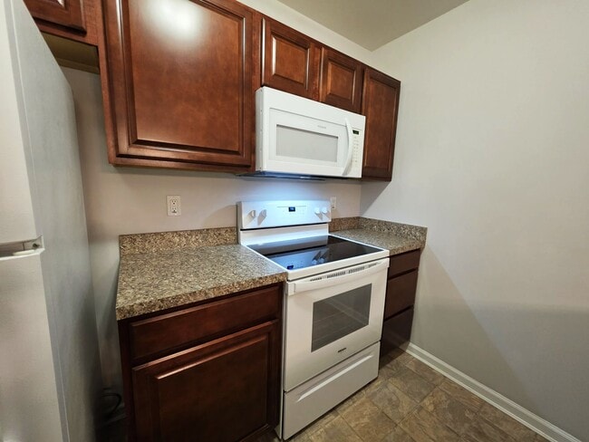 Building Photo - 102 Hunter's Way