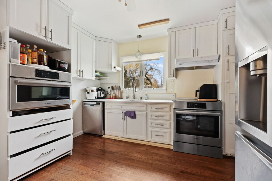 Building Photo - 2881 Meadowcrest Dr