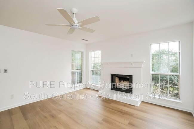 Building Photo - 1928 Oak Tree Ln