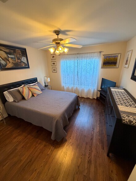 Building Photo - 5810 Darling St