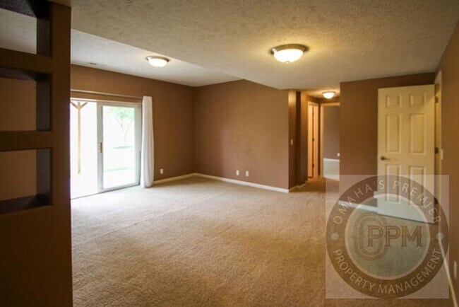 Building Photo - Beautiful 5Bd/3Ba House! | Papillion, Ne!