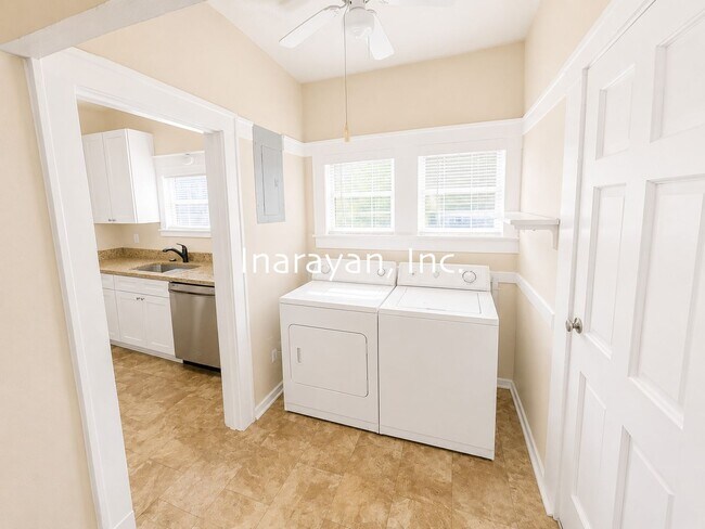 Building Photo - Newly remodeled 2/1 home- AVAILABLE