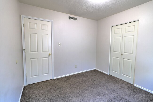 Building Photo - 1273 N 550 W