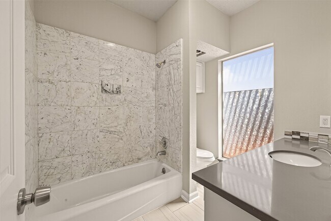 Building Photo - 4024 Breakwood Dr