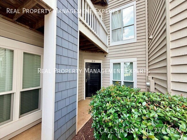 Building Photo - 913 Southwest Dr
