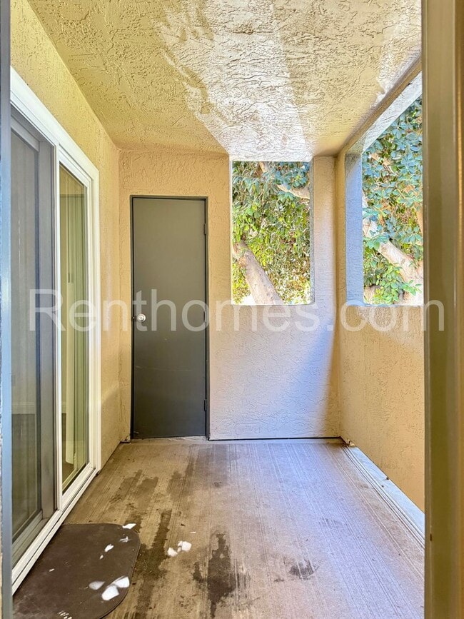 Building Photo - 7425 Charmant Dr