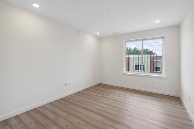 Building Photo - 1338 N 15th St