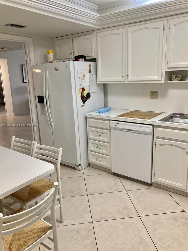 Building Photo - 5100 N Ocean Blvd