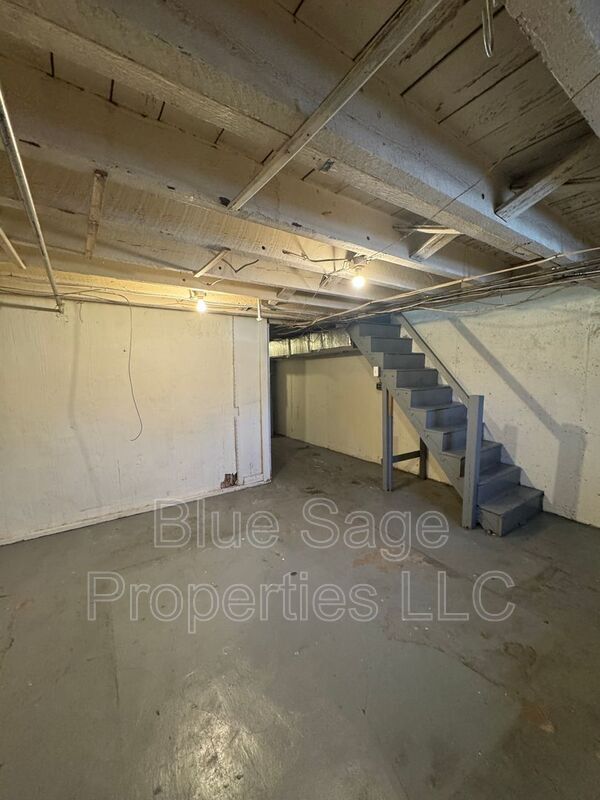 Building Photo - 335 W 22nd St