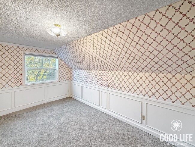 Building Photo - Beautiful 3Bd/2Ba Home On Over an Acre Lot!