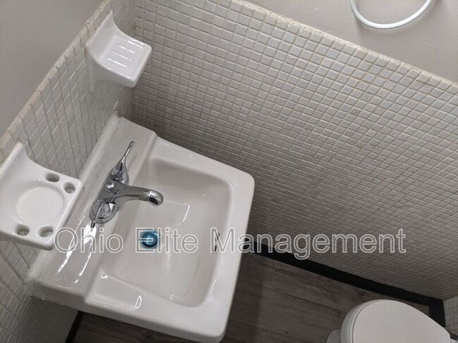 Building Photo - 429 Barnett Rd