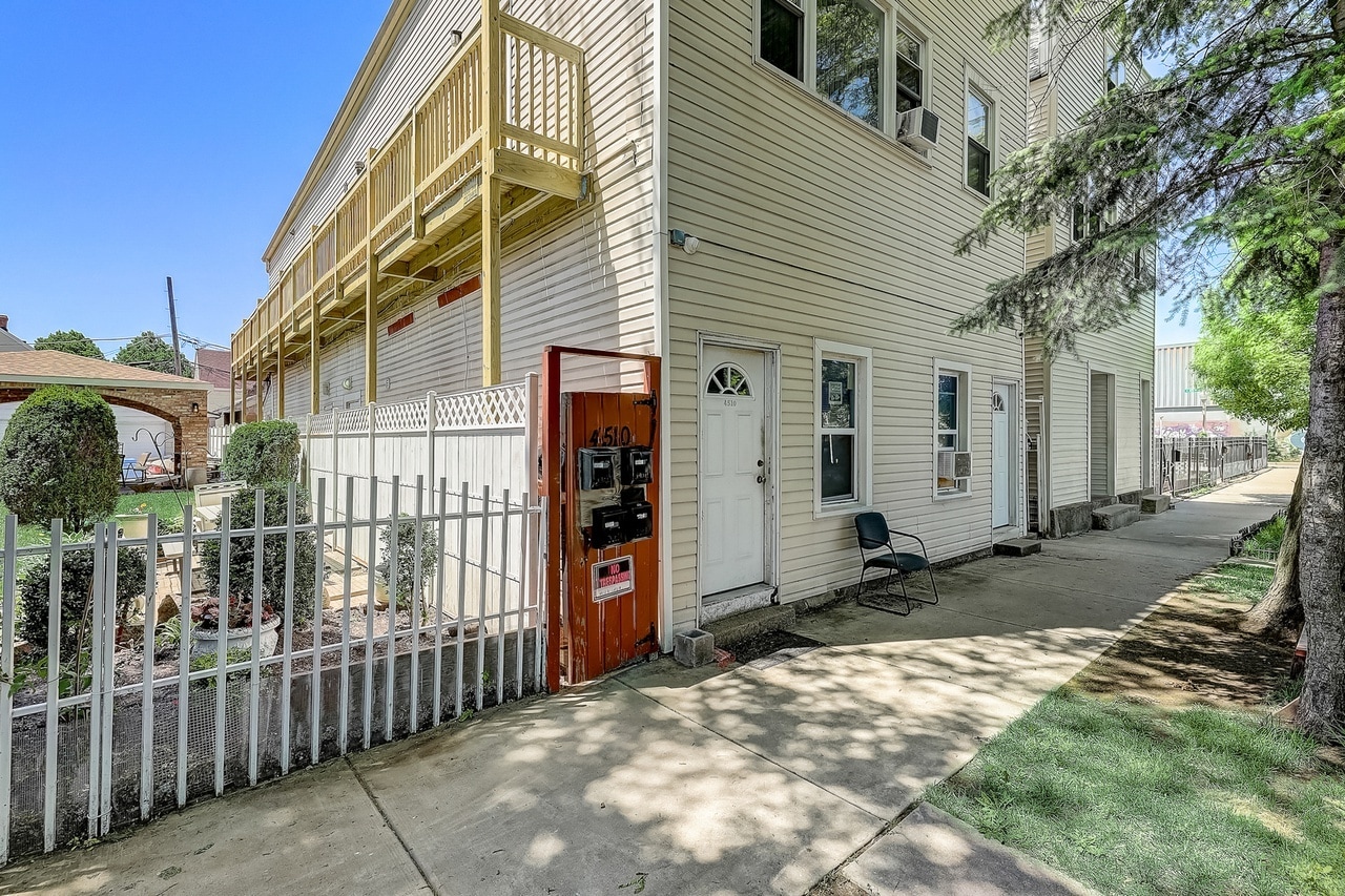 Building Photo - 4510 S Laflin St