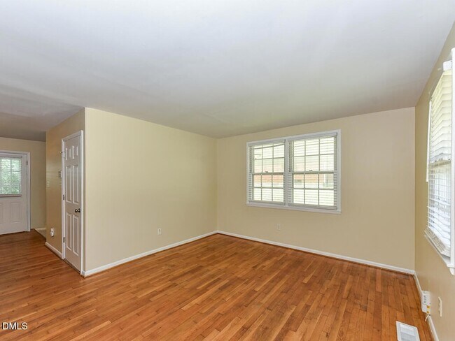 Building Photo - 852 Hadley Rd