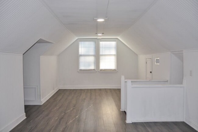 Building Photo - 114 Yates St