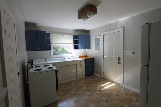 Building Photo - In-Unit Washer and Dryer