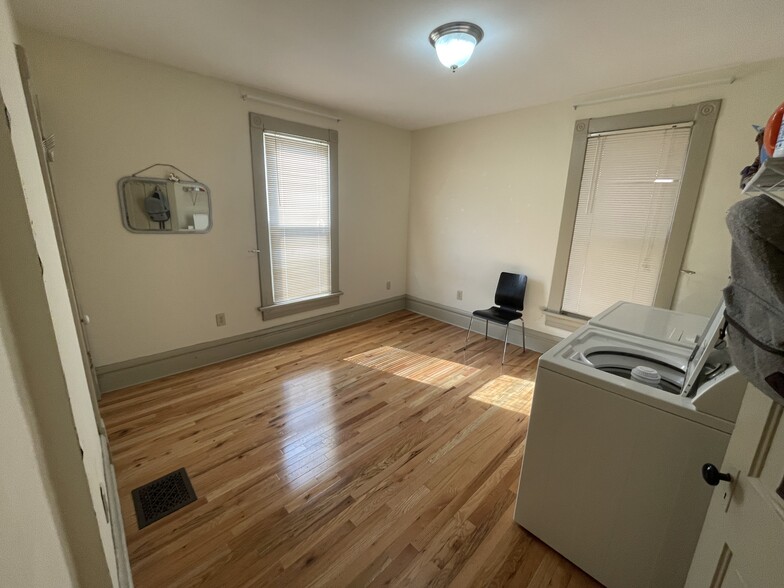 office/laundry room - 381 W 3rd Ave