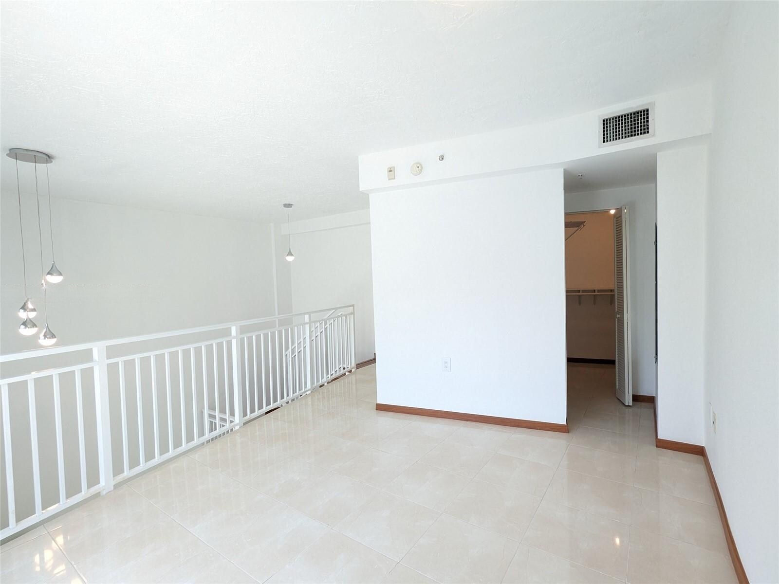 Building Photo - 1528 Brickell Ave