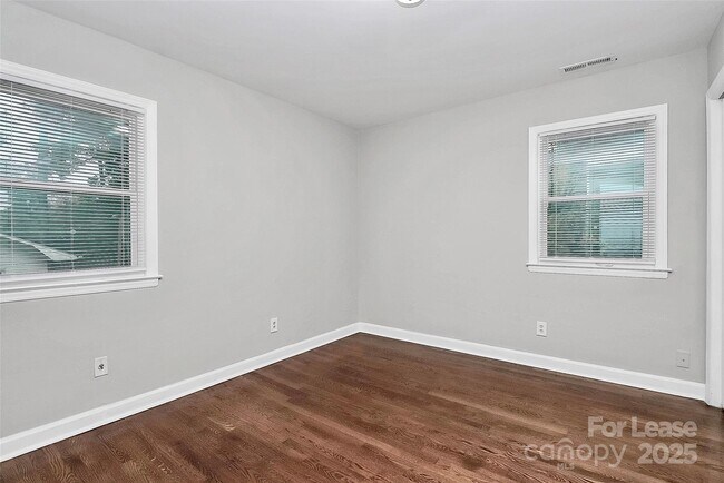 Building Photo - 911 Bannister Pl