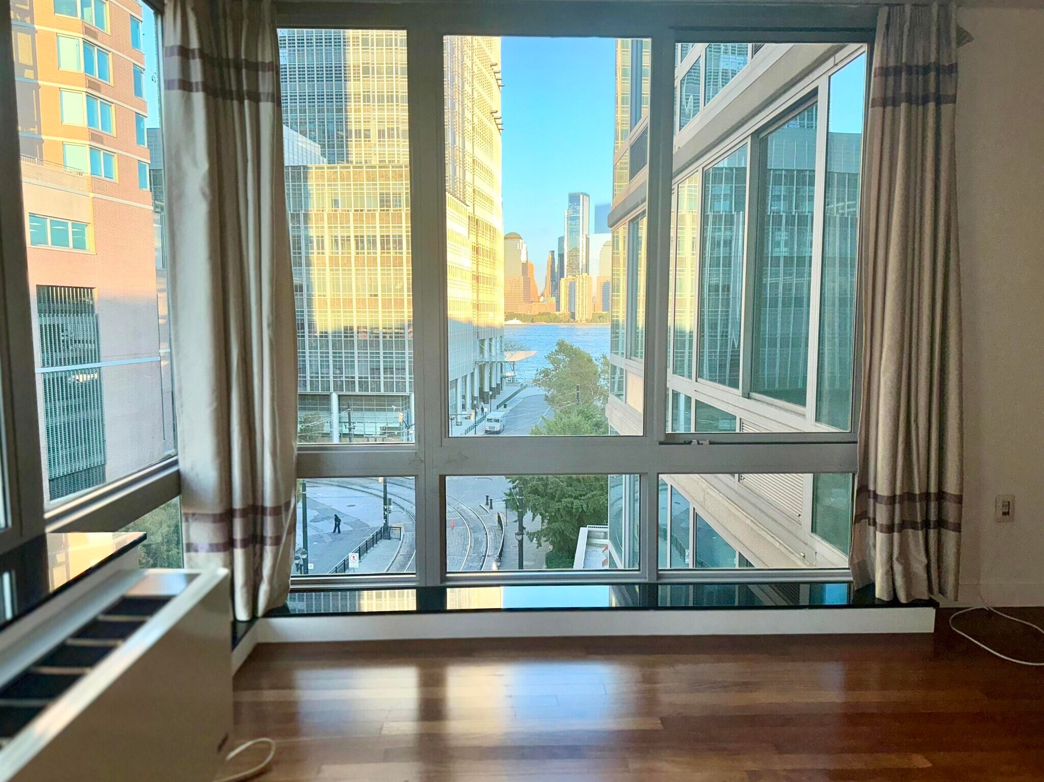 Building Photo - 25 Hudson St