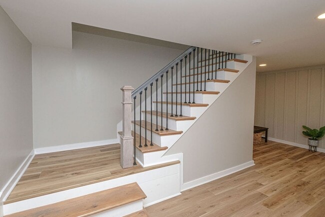 Building Photo - Newly Renovated - Move In Ready Home! 5 Bedrooms 3 Bathrooms