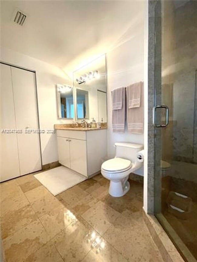 Building Photo - 4775 Collins Ave