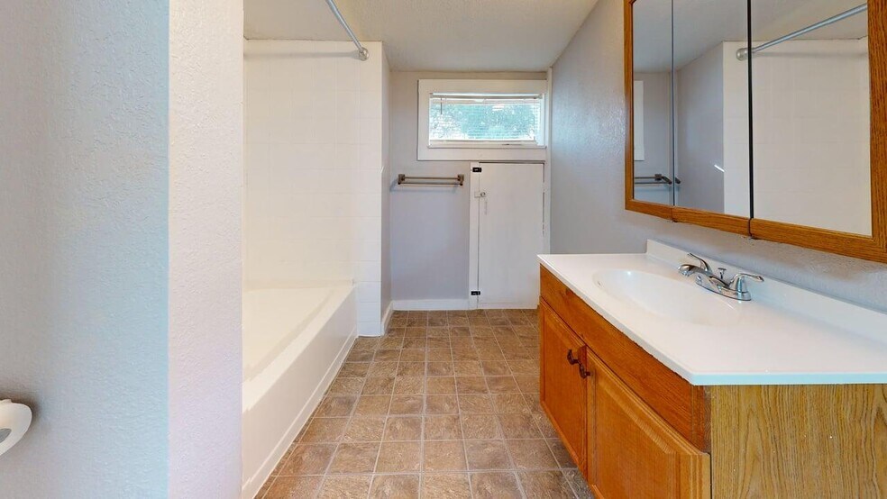 Building Photo - 112 S Chandler Ave