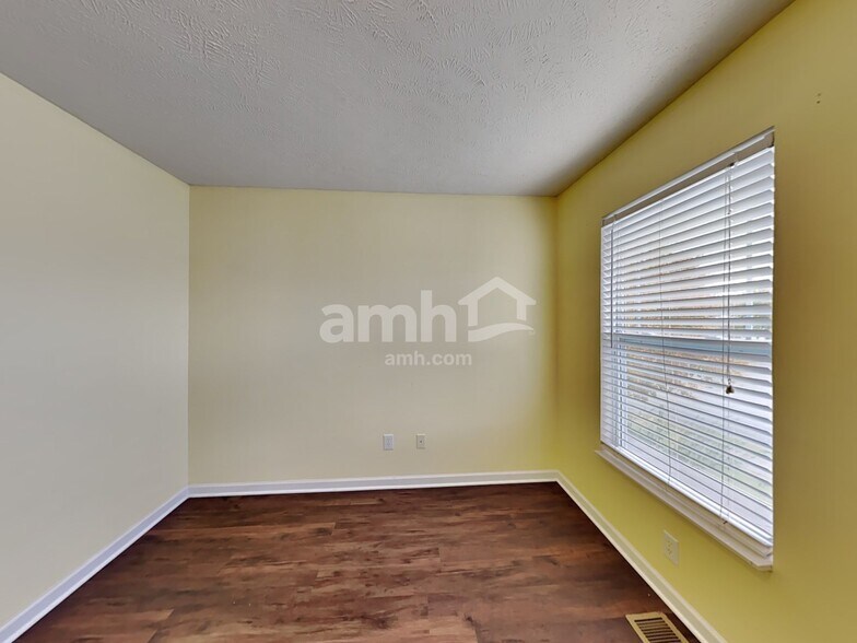 Building Photo - 4179 Longfellow Dr