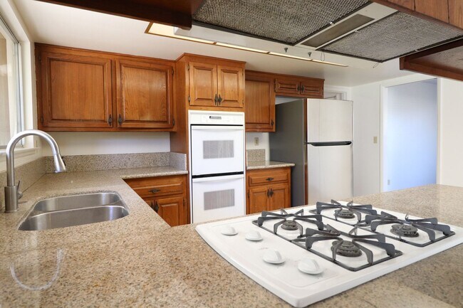 Building Photo - **Single-Story Foxenwoods Home on a Cul-de-Sac – Spacious Yard!**